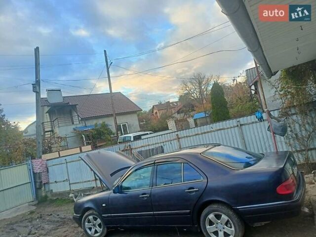 Мерседес Е-Класс 1998 в Черновцах на Automoto.ua Черный Мерседес Е-Класс, объемом двигателя 1.99 л и пробегом 301 тыс. км за 2000 $, фото 6 на Automoto.ua