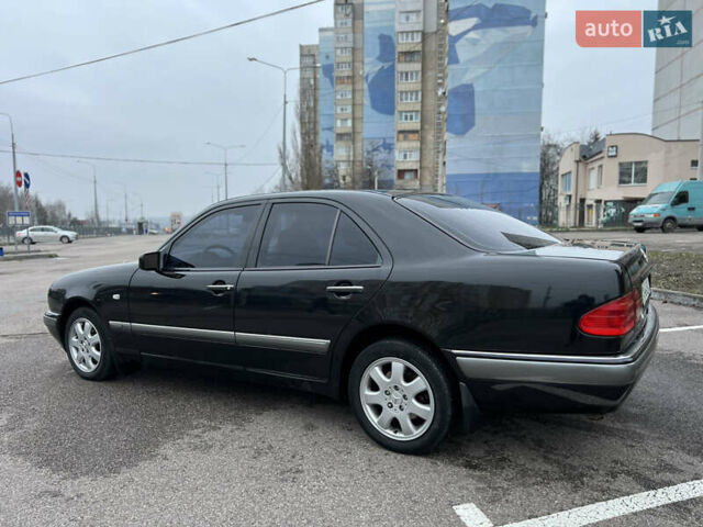 Черный Мерседес Е-Класс, объемом двигателя 3.2 л и пробегом 372 тыс. км за 4500 $, фото 5 на Automoto.ua