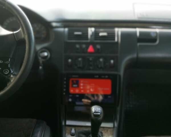 Черный Мерседес Е-Класс, объемом двигателя 2 л и пробегом 250 тыс. км за 3000 $, фото 15 на Automoto.ua