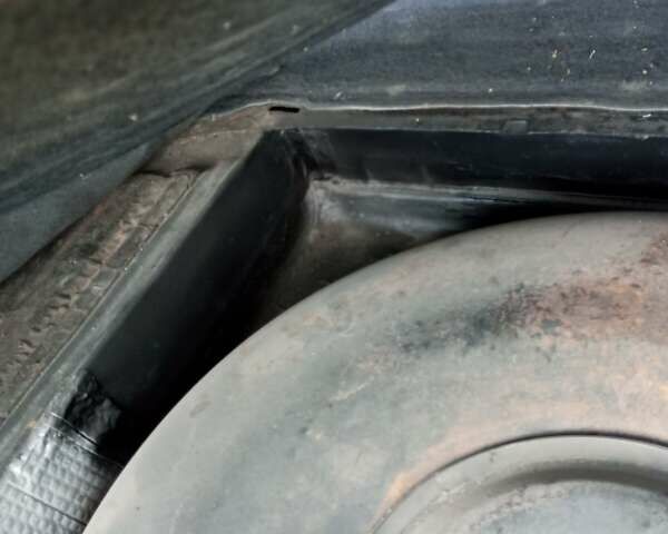 Черный Мерседес Е-Класс, объемом двигателя 2 л и пробегом 250 тыс. км за 3000 $, фото 26 на Automoto.ua