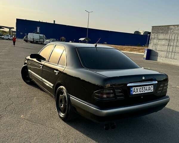 Чорний Мерседес Е-Клас, об'ємом двигуна 2 л та пробігом 300 тис. км за 4500 $, фото 7 на Automoto.ua