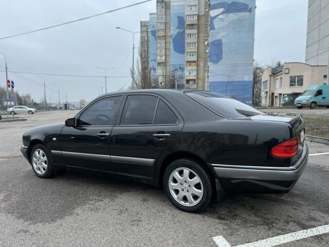 Черный Мерседес Е-Класс, объемом двигателя 3.2 л и пробегом 372 тыс. км за 4500 $, фото 3 на Automoto.ua