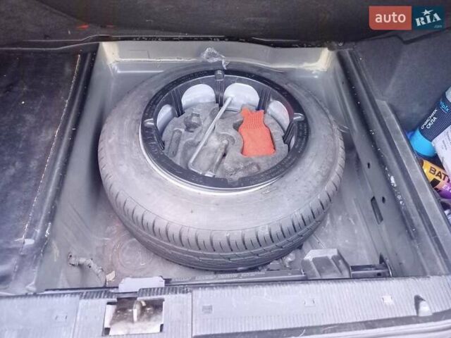 Черный Мерседес Е-Класс, объемом двигателя 2 л и пробегом 312 тыс. км за 4000 $, фото 7 на Automoto.ua