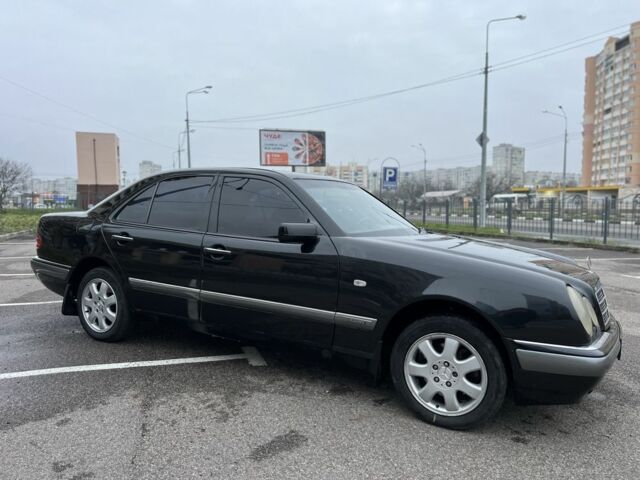 Черный Мерседес Е-Класс, объемом двигателя 3.2 л и пробегом 372 тыс. км за 4500 $, фото 12 на Automoto.ua