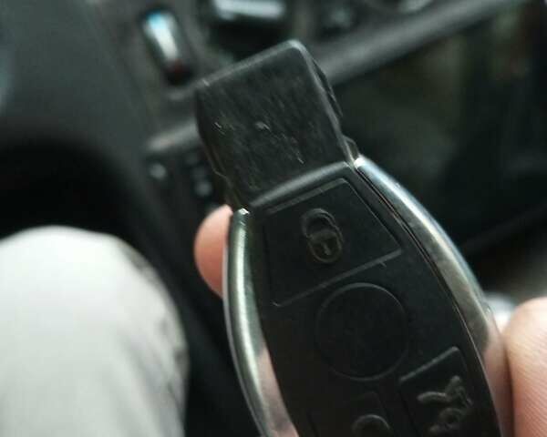 Черный Мерседес Е-Класс, объемом двигателя 2 л и пробегом 280 тыс. км за 2899 $, фото 12 на Automoto.ua