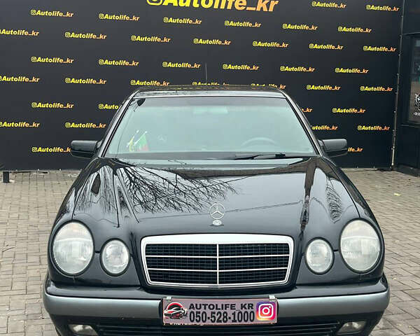 Черный Мерседес Е-Класс, объемом двигателя 2 л и пробегом 307 тыс. км за 4400 $, фото 1 на Automoto.ua