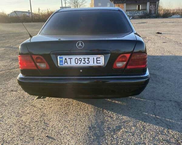 Черный Мерседес Е-Класс, объемом двигателя 2.4 л и пробегом 400 тыс. км за 2650 $, фото 4 на Automoto.ua