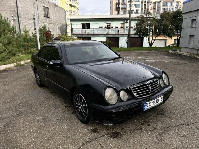 Черный Мерседес Е-Класс, объемом двигателя 2.7 л и пробегом 300 тыс. км за 3750 $, фото 2 на Automoto.ua
