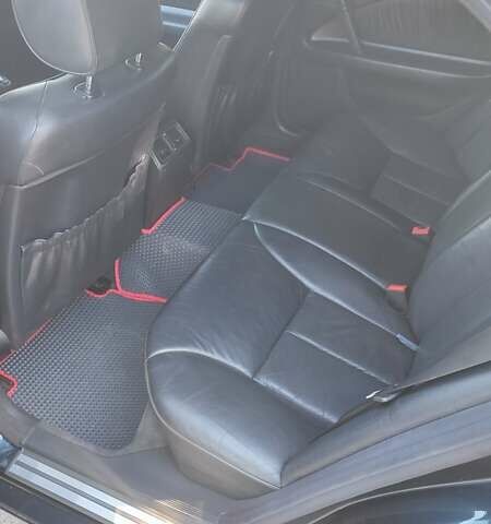 Черный Мерседес Е-Класс, объемом двигателя 3.2 л и пробегом 450 тыс. км за 4999 $, фото 12 на Automoto.ua