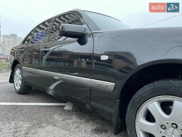 Черный Мерседес Е-Класс, объемом двигателя 3.2 л и пробегом 372 тыс. км за 4500 $, фото 19 на Automoto.ua