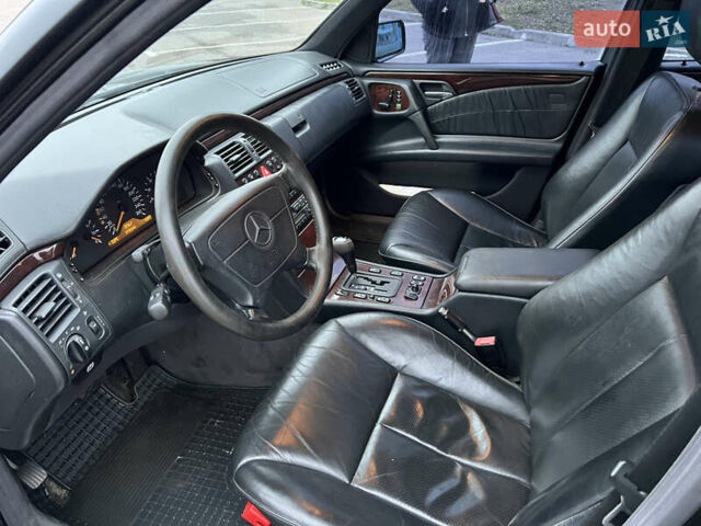 Черный Мерседес Е-Класс, объемом двигателя 3.2 л и пробегом 372 тыс. км за 4500 $, фото 34 на Automoto.ua