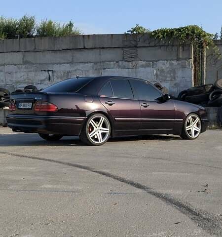 Черный Мерседес Е-Класс, объемом двигателя 5.5 л и пробегом 500 тыс. км за 20000 $, фото 10 на Automoto.ua