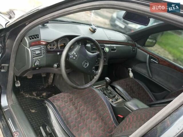 Черный Мерседес Е-Класс, объемом двигателя 2 л и пробегом 280 тыс. км за 2899 $, фото 9 на Automoto.ua