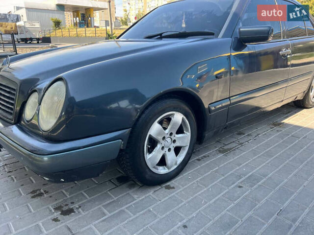 Чорний Мерседес Е-Клас, об'ємом двигуна 2.4 л та пробігом 340 тис. км за 2600 $, фото 1 на Automoto.ua