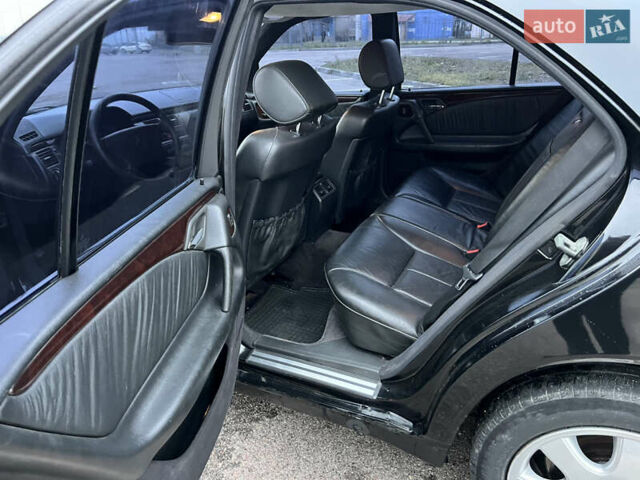 Черный Мерседес Е-Класс, объемом двигателя 3.2 л и пробегом 372 тыс. км за 4500 $, фото 40 на Automoto.ua