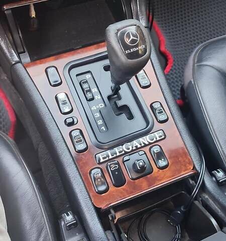 Черный Мерседес Е-Класс, объемом двигателя 3.2 л и пробегом 450 тыс. км за 4999 $, фото 5 на Automoto.ua