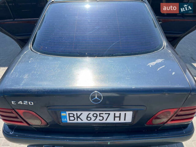 Чорний Мерседес Е-Клас, об'ємом двигуна 2.4 л та пробігом 340 тис. км за 2600 $, фото 7 на Automoto.ua