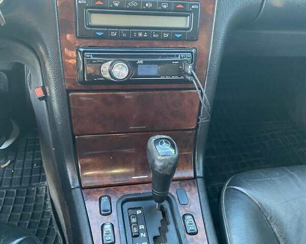 Черный Мерседес Е-Класс, объемом двигателя 2.4 л и пробегом 400 тыс. км за 2650 $, фото 12 на Automoto.ua