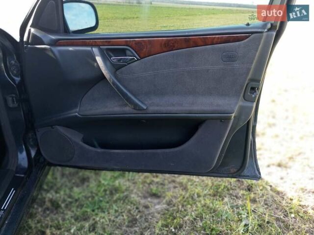 Черный Мерседес Е-Класс, объемом двигателя 2 л и пробегом 250 тыс. км за 3000 $, фото 12 на Automoto.ua