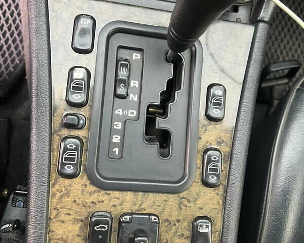 Черный Мерседес Е-Класс, объемом двигателя 3 л и пробегом 580 тыс. км за 3350 $, фото 4 на Automoto.ua