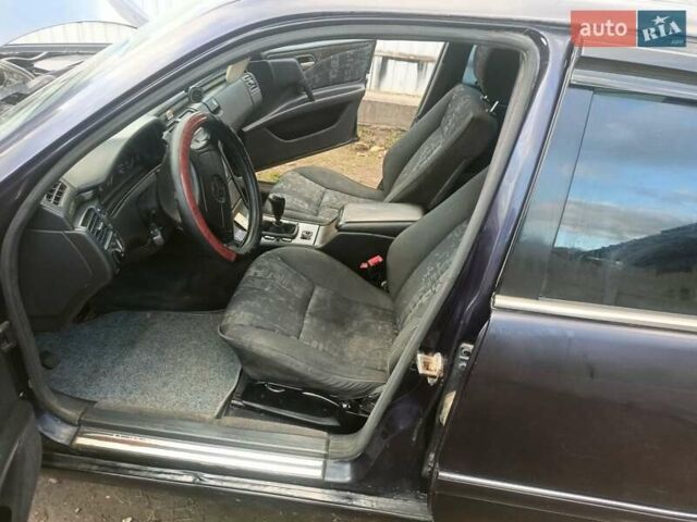 Мерседес Е-Класс 1998 в Черновцах на Automoto.ua Черный Мерседес Е-Класс, объемом двигателя 1.99 л и пробегом 301 тыс. км за 2000 $, фото 2 на Automoto.ua