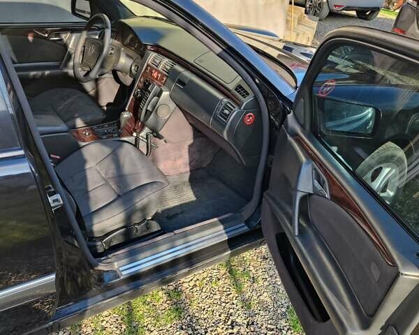 Чорний Мерседес Е-Клас, об'ємом двигуна 2.4 л та пробігом 224 тис. км за 4200 $, фото 9 на Automoto.ua