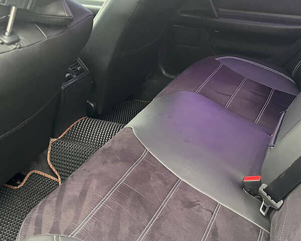 Черный Мерседес Е-Класс, объемом двигателя 2 л и пробегом 307 тыс. км за 4400 $, фото 12 на Automoto.ua