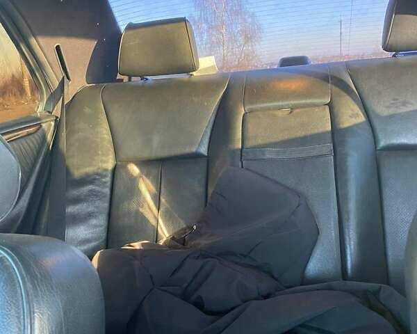 Черный Мерседес Е-Класс, объемом двигателя 2.4 л и пробегом 400 тыс. км за 2650 $, фото 1 на Automoto.ua