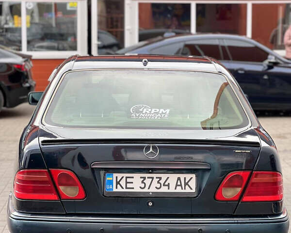 Черный Мерседес Е-Класс, объемом двигателя 4.3 л и пробегом 200 тыс. км за 3999 $, фото 6 на Automoto.ua