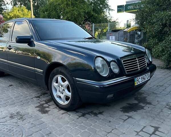Черный Мерседес Е-Класс, объемом двигателя 2.8 л и пробегом 293 тыс. км за 4000 $, фото 1 на Automoto.ua