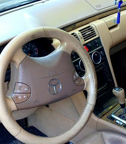 Черный Мерседес Е-Класс, объемом двигателя 3.2 л и пробегом 277 тыс. км за 3100 $, фото 3 на Automoto.ua