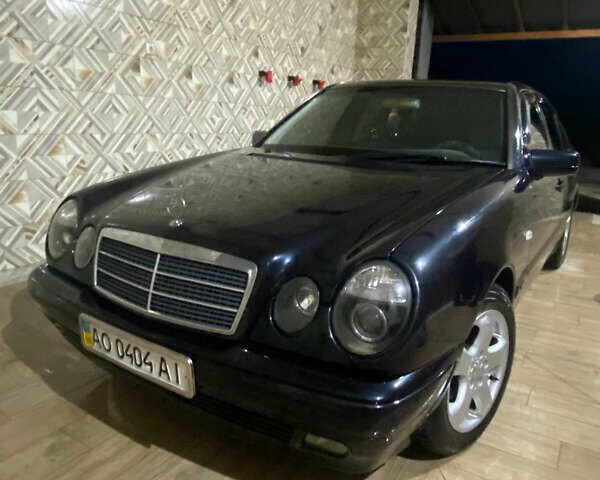 Чорний Мерседес Е-Клас, об'ємом двигуна 2 л та пробігом 290 тис. км за 3200 $, фото 5 на Automoto.ua