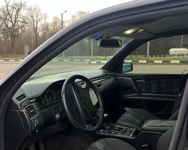 Чорний Мерседес Е-Клас, об'ємом двигуна 2.8 л та пробігом 310 тис. км за 3300 $, фото 5 на Automoto.ua