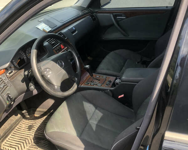 Черный Мерседес Е-Класс, объемом двигателя 2.8 л и пробегом 256 тыс. км за 2999 $, фото 7 на Automoto.ua