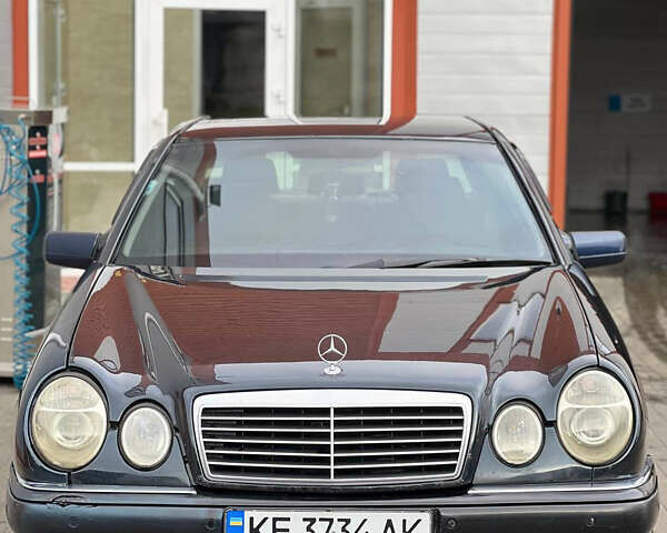 Черный Мерседес Е-Класс, объемом двигателя 4.3 л и пробегом 200 тыс. км за 3999 $, фото 2 на Automoto.ua