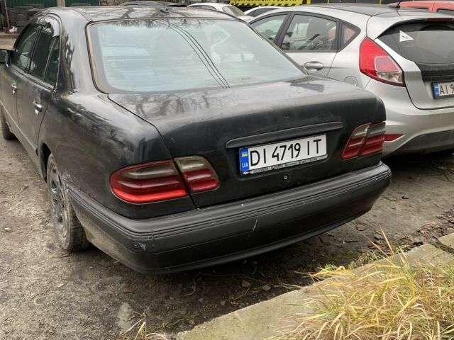 Черный Мерседес Е-Класс, объемом двигателя 2.8 л и пробегом 600 тыс. км за 1500 $, фото 3 на Automoto.ua