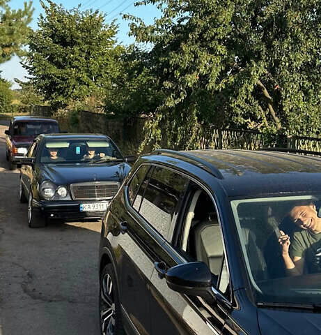 Мерседес Е-Класс 1999 в Киеве на Automoto.ua Черный Мерседес Е-Класс, объемом двигателя 4.3 л и пробегом 300 тыс. км за 3000 $, фото 5 на Automoto.ua