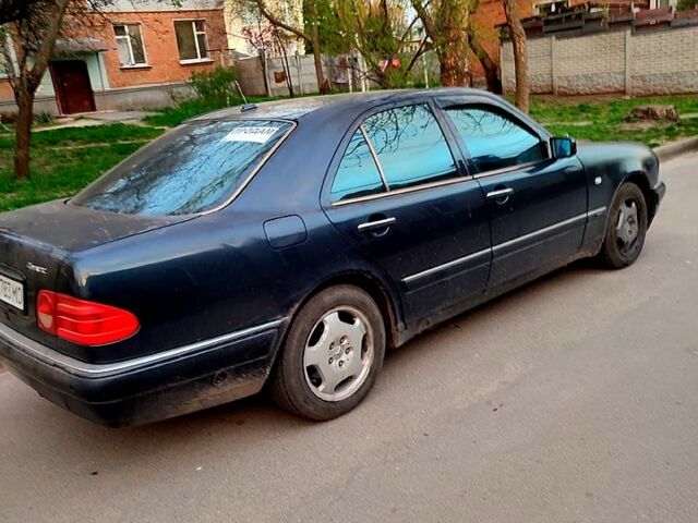 Черный Мерседес Е-Класс, объемом двигателя 2.8 л и пробегом 0 тыс. км за 3300 $, фото 6 на Automoto.ua