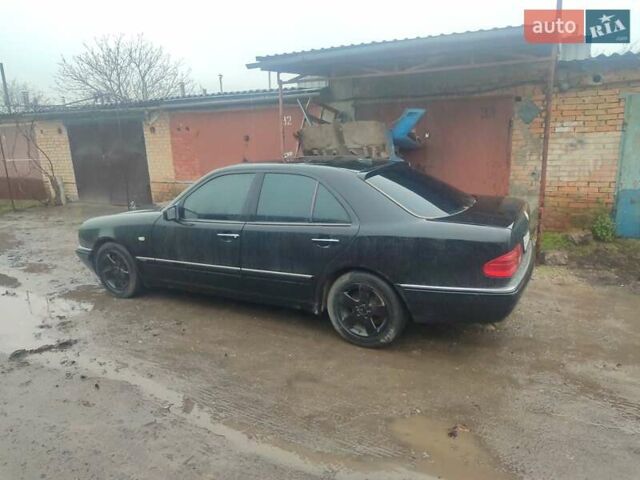 Черный Мерседес Е-Класс, объемом двигателя 2.8 л и пробегом 250 тыс. км за 3500 $, фото 5 на Automoto.ua