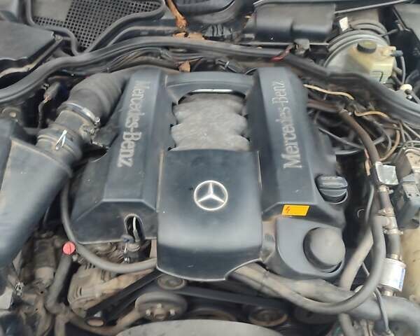 Черный Мерседес Е-Класс, объемом двигателя 2.8 л и пробегом 250 тыс. км за 3500 $, фото 3 на Automoto.ua