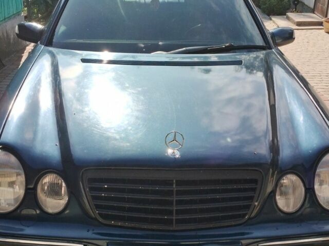 Черный Мерседес Е-Класс, объемом двигателя 4.3 л и пробегом 280 тыс. км за 3600 $, фото 6 на Automoto.ua