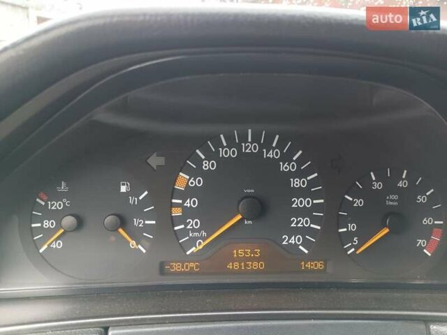 Черный Мерседес Е-Класс, объемом двигателя 2.4 л и пробегом 481 тыс. км за 2500 $, фото 3 на Automoto.ua