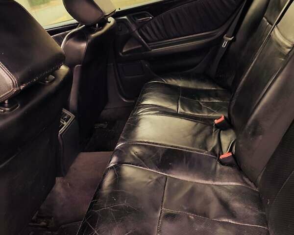 Черный Мерседес Е-Класс, объемом двигателя 2.4 л и пробегом 380 тыс. км за 2999 $, фото 8 на Automoto.ua