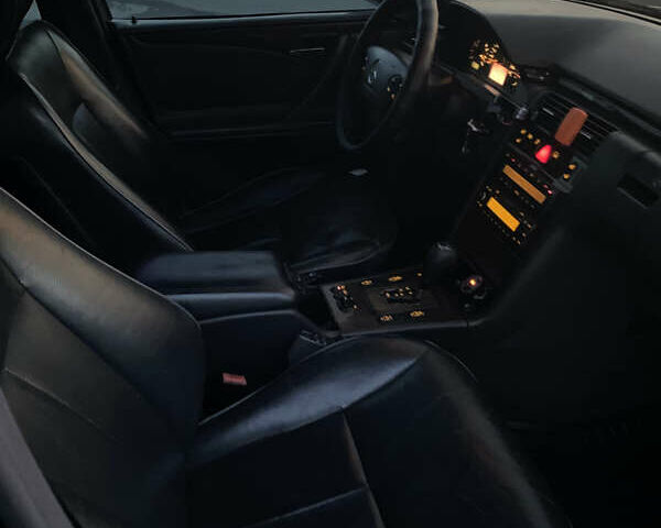 Чорний Мерседес Е-Клас, об'ємом двигуна 3.22 л та пробігом 395 тис. км за 4450 $, фото 23 на Automoto.ua