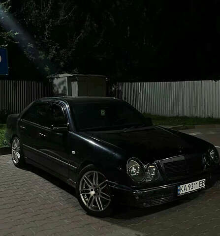 Мерседес Е-Класс 1999 в Киеве на Automoto.ua Черный Мерседес Е-Класс, объемом двигателя 4.3 л и пробегом 300 тыс. км за 3000 $, фото 4 на Automoto.ua