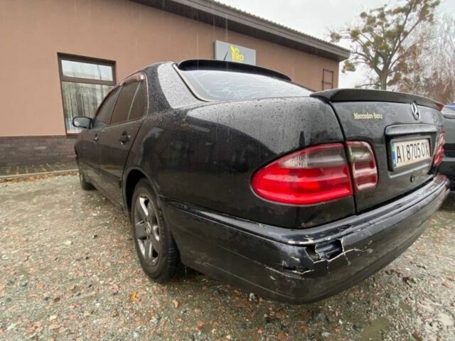 Черный Мерседес Е-Класс, объемом двигателя 2.4 л и пробегом 450 тыс. км за 2800 $, фото 4 на Automoto.ua