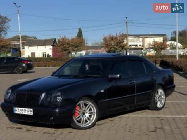 Мерседес Е-Класс 1999 в Киеве на Automoto.ua Черный Мерседес Е-Класс, объемом двигателя 4.3 л и пробегом 300 тыс. км за 3000 $, фото 1 на Automoto.ua