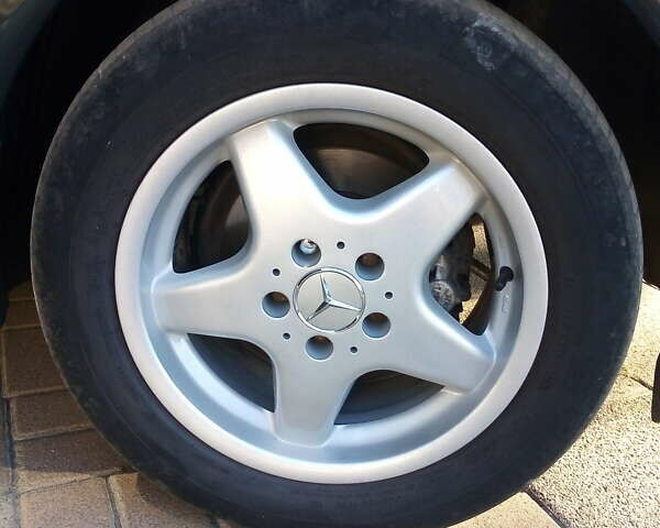 Черный Мерседес Е-Класс, объемом двигателя 2 л и пробегом 412 тыс. км за 4900 $, фото 4 на Automoto.ua