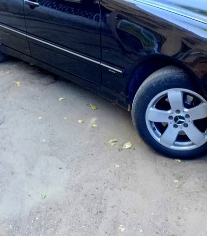 Черный Мерседес Е-Класс, объемом двигателя 3.2 л и пробегом 277 тыс. км за 3100 $, фото 1 на Automoto.ua