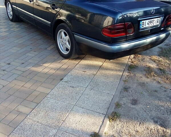 Черный Мерседес Е-Класс, объемом двигателя 2 л и пробегом 412 тыс. км за 4900 $, фото 12 на Automoto.ua